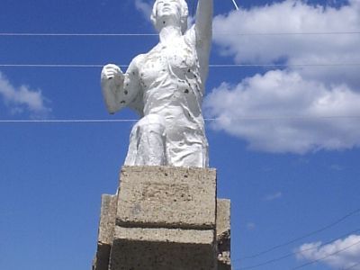 Монумент "Матушка-Вилюй". Авторы А.Г.Прокопьев, Е.Н.Крылатов, железобетон, 1967 г.