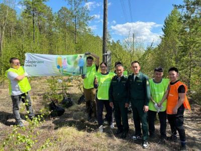 Якутск стал зеленее: в Центральном округе высадили деревья