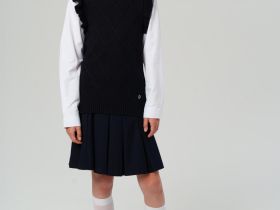 Жилет вязаный для девочки