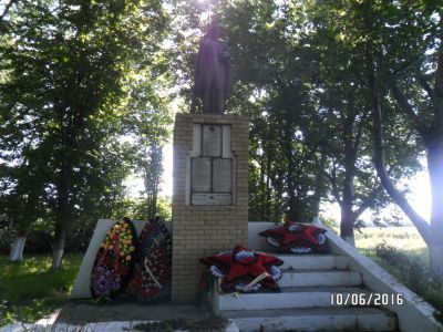 Памятник землякам, погибшим в годы Великой Отечественной войны