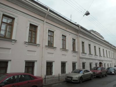 Дом жилой с флигелем