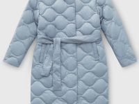 Стеганое пуховое пальто с поясом