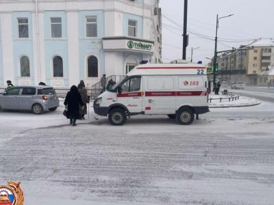 Карета скорой помощи попала в аварию в Якутске