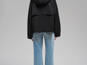 Ветровка со съемным капюшоном