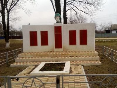 Братская могила 11 советских воинов