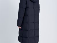 Пуховое пальто с капюшоном и воротником-стойкой