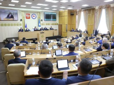 Депутаты в первом чтении приняли закон о государственном бюджете Якутии на 2026 год