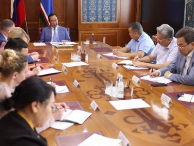 Айсен Николаев поручил обустроить современные мастерские в колледжах Якутии