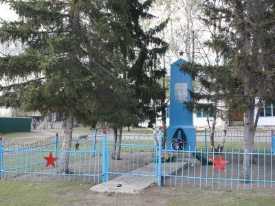 Памятник землякам, погибшим в годы Великой Отечественной войны (1941 - 1945 гг.)