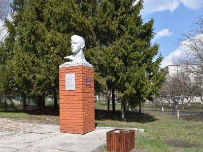 Бюст Героя Советского Союза старшего лейтенанта Н.Н. Калинина