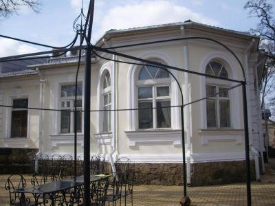 Дом жилой хозяина завода. Здесь в 1920 г. находился центральный клуб молодежи и состоялся I-й съезд комсомола Кубано-Черноморской области