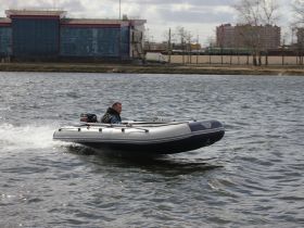 Лодка ПВХ ФЛАГМАН 400 U