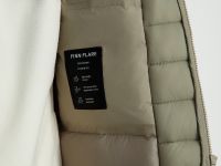 Пуховое полупальто с капюшоном и воротником-стойкой