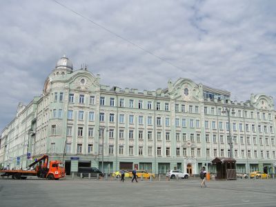 Меблированные комнаты "Петергоф" (в 1913 г. - 4-й Дом Советов, в 1919-1946 гг. - приемная председателя ВЦИК М.И. Калинина), XVIII-XIX вв., 1970-е гг., арх. Шауб В.В., Зыков П.П., Попов А.П.