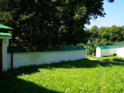 Каменная ограда при доме Л.Н. Толстого