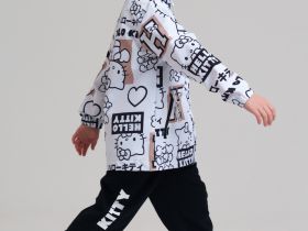 Куртка текстильная с полиуретановым покрытием для девочек (ветровка)