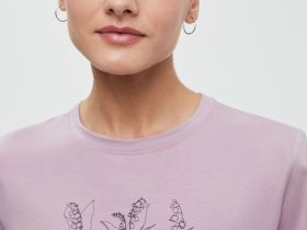 Базовая футболка приталенного силуэта