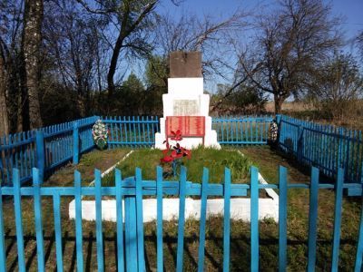 Братская могила советских воинов, погибших в боях с фашистскими захватчиками