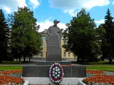Памятник Герою Советского Союза Лене Голикову