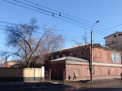 Бывшие воинские казармы, где в ночь на 4 апреля 1918 г. белоказаками зверски зарублены более 100 красногвардейцев и членов их семей