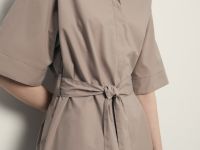 Платье с коротким рукавом и поясом