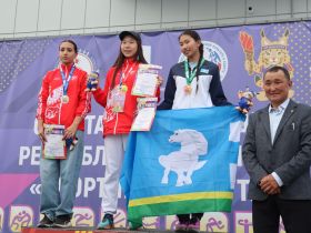 На Спартакиаде учащихся в Якутске наградили легкоатлетов и волейболистов