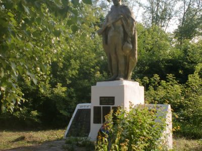 Братская могила погибших в годы завоевания Советской власти