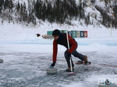 В Якутии провели турнир по кёрлингу с видом на Ленские столбы