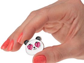 Значок «Тапа с очками-сердце»