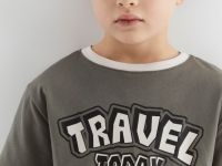 Хаки футболка с принтом и контрастными вставками для мальчика Глория Джинс
