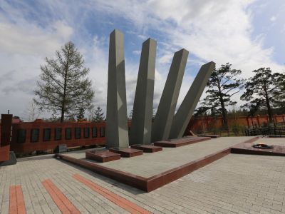 Мемориал на братской могиле Героев Советского Союза гвардии генерал-майора Балдынова И.В., ст.лейтенанта Оцимика К.В., гвардии сержанта Денисова О.А., мл. сержанта Хантаева В.Х. и воинов, умерших в госпиталях г. Улан-Удэ от ранений на фронтах Великой Отеч