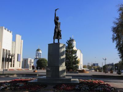 Памятник юной героине, подпольщице периода колчаковщины Наташе Аргентовской