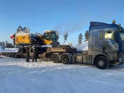 Группа «ВИС» доставила в Якутск тяжелую спецтехнику для строительства Ленского моста