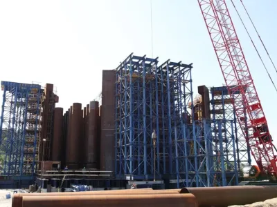 Первый коффердам Ленского моста готов на 60%