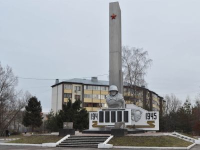 Братская могила советских воинов