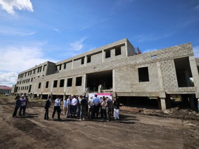 Новый лечебный корпус Нюрбинской ЦРБ готов на треть