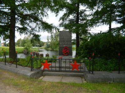 Памятник-стела на «Дороге жизни»