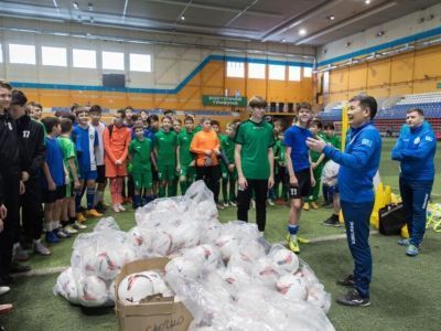 Российский футбольный союз передал якутским детям комплект инвентаря