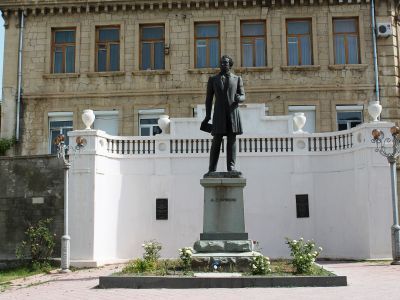 Памятник А.С.Пушкину (скульптор М.В.Константинова, архитекторы В.Г.Гнездилов, Е.В.Гнездилова, В.Н.Борисов)