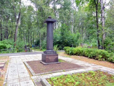 Братская могила мирных жителей, погибших в период героической обороны Ленинграда 1941-1944 гг.