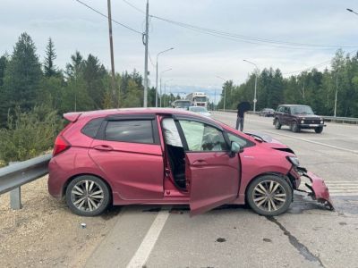 Трех человек госпитализировали после ДТП в Алданском районе Якутии