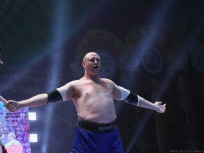 Якутянин Евгений Попов оспорит звание абсолютного чемпиона мира у Виктора Колибабчука