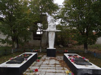 Памятник односельчанам, погибшим в годы гражданской и Великой Отечественной войн