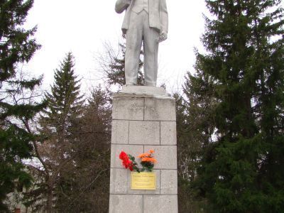 Памятник В.И.Ленину, автор - скульптор Меньшов