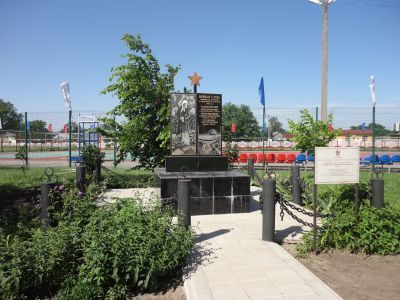 Братская могила 3 советских воинов, погибших в боях с фашистскими захватчиками