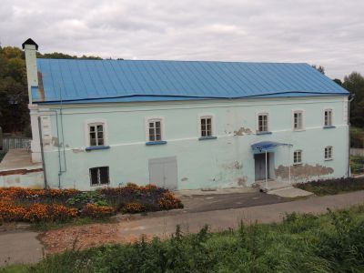 Здание свечного завода Курской Коренной пустыни