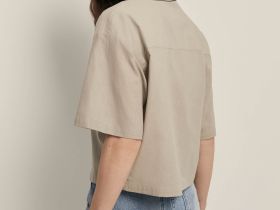 Укороченная блузка из хлопка и льна