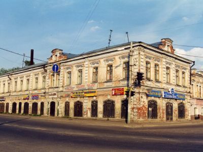 Общественный дом с торговым помещением