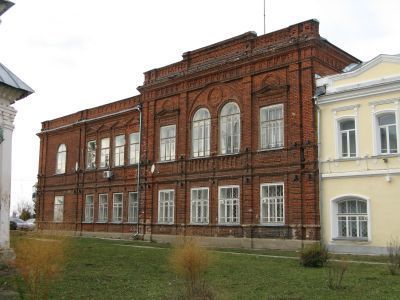 Здание бывшей женской гимназии