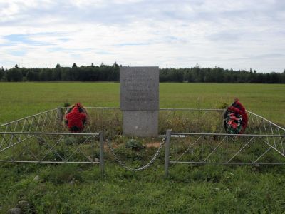 Памятный знак-стела на рубеже обороны 1941 г., где сражались и погибли воины-ополченцы Кировского завода Ленинграда